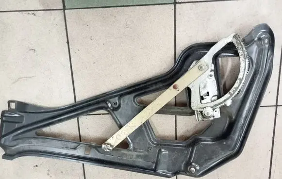 Mercedes-Benz Sprinter W901 W902 W903 W904 Front door manual window regulator 12121212