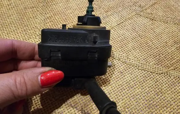 Renault Scenic I Headlight level adjustment motor 7700840141