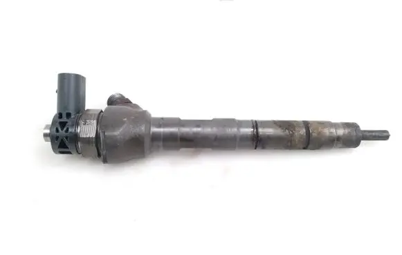 Audi A4 S4 B8 8K Fuel injector 03L130277Q 0445110647