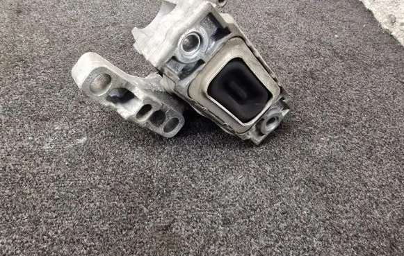 Skoda Octavia Mk2 (1Z) Engine mount bracket 1K0199262