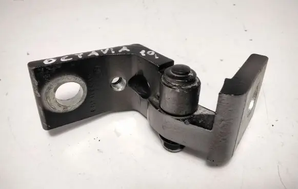 Skoda Octavia Mk2 (1Z) Front door upper hinge 6Y0831412D
