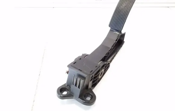 Mercedes-Benz ML W164 Accelerator throttle pedal A1643000004