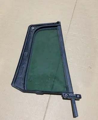 Volkswagen Tiguan Rear side window 5N0845213E