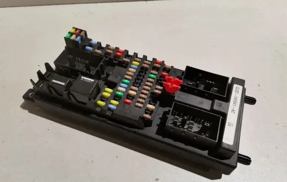 Land Rover Evoque I Fuse module GJ3214F041