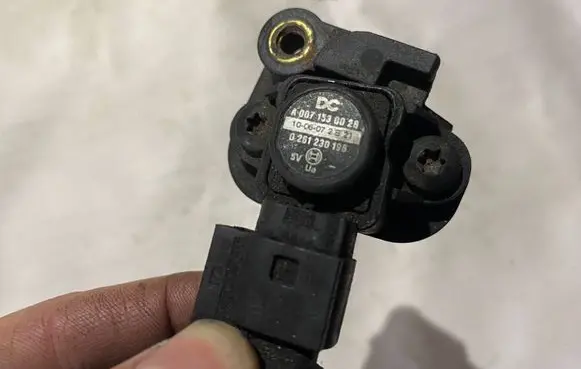 Mercedes-Benz A W168 Air pressure sensor a0071530028 0071530028
