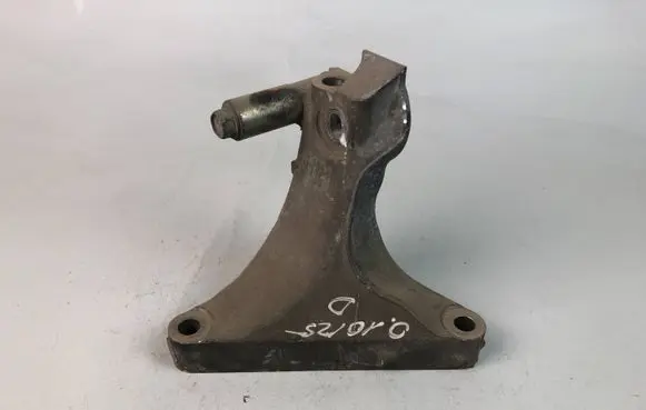 Subaru Outback Engine mounting bracket