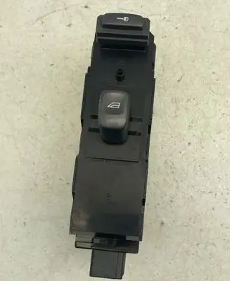 Volvo V70 Electric window control switch 8682950 MP49FC00081