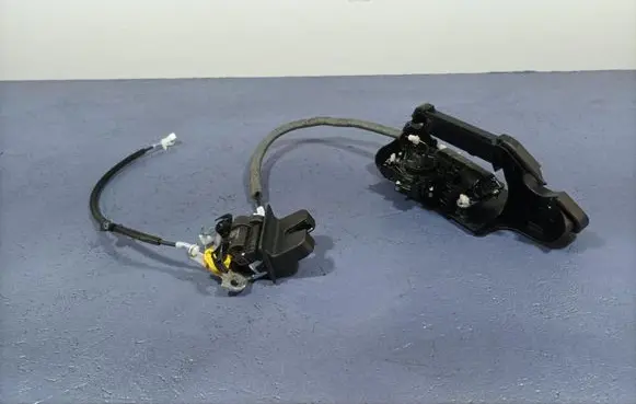 Audi A8 S8 D2 4D Tailgate/trunk/boot lock/catch/latch 4N0827887