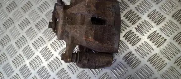 Toyota RAV 4 (XA30) Front brake caliper