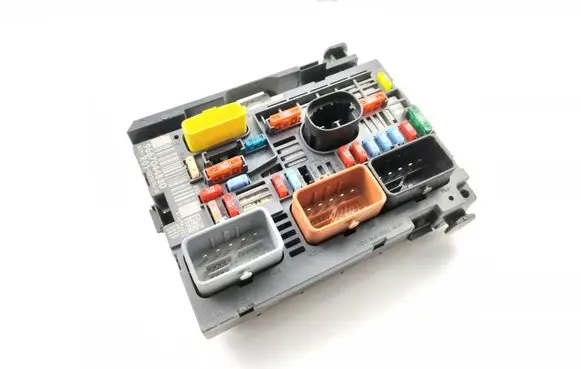 Citroen C4 Grand Picasso Fuse module 9667044880