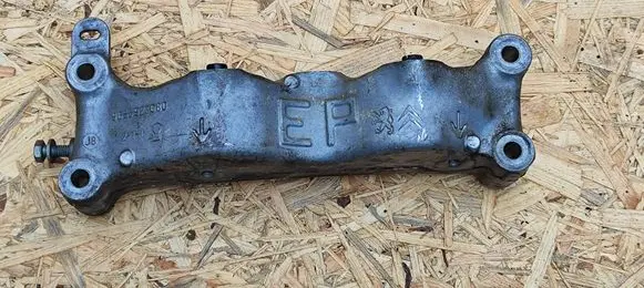Engine mounting bracket