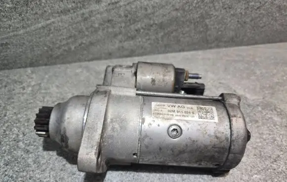 Volkswagen Golf VII Starter motor 02M911024S