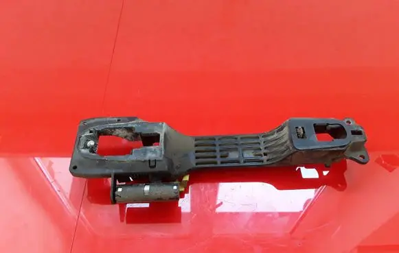Fiat Sedici Front door exterior handle/bracket NOCODE