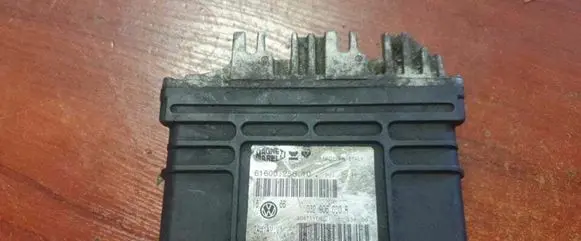 Volkswagen Golf III Engine control unit/module 032906030R 6160025610