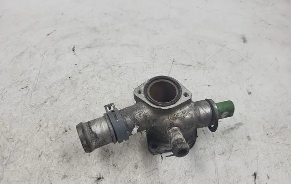 Audi A4 S4 B5 8D Engine coolant pipe/hose 038121133A