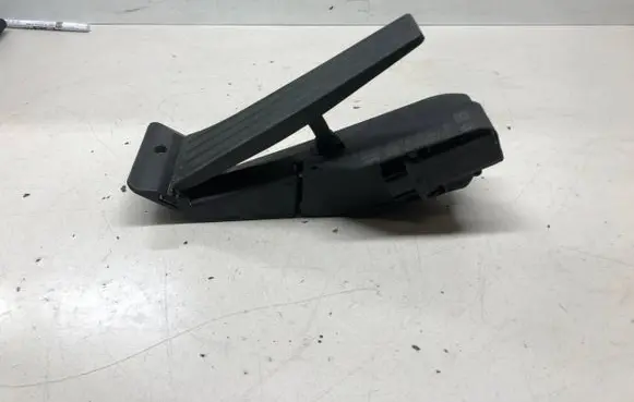BMW 1 E81 E87 Accelerator throttle pedal 6786589 12037313 6PV00937920