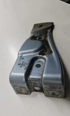 Fender mounting bracket