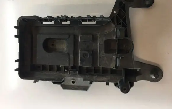 Volkswagen Golf V Battery tray 1K0915333