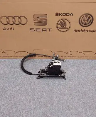 Volkswagen Tiguan Gear shifter/selector 5QB713023J 038211023P