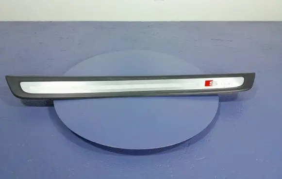Foot area side trim