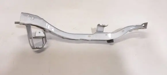 Toyota RAV 4 (XA40) Headlight/headlamp mounting bracket 