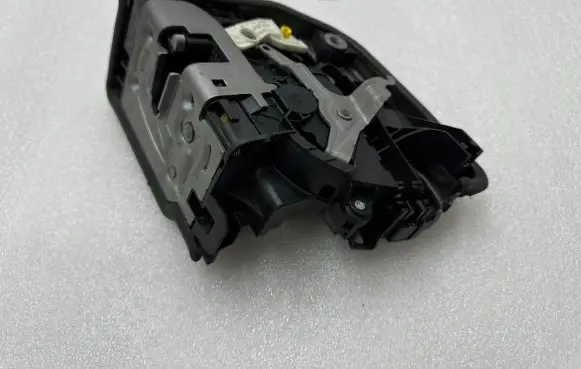 BMW X3 G01 Front door lock 19864010 A052111