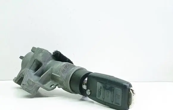Volkswagen PASSAT B5.5 Ignition lock 4B0905851