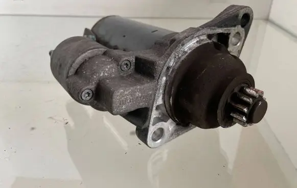 Volkswagen Golf V Starter motor 02Z911023F