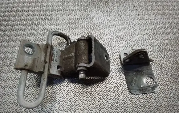 Volkswagen Caddy Front door lower hinge 1T0831412C