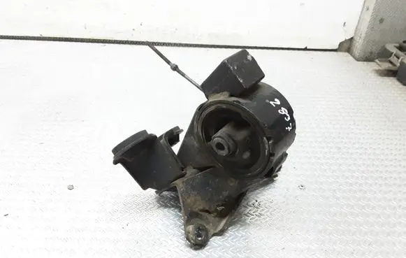 Nissan Primera Engine mount bracket