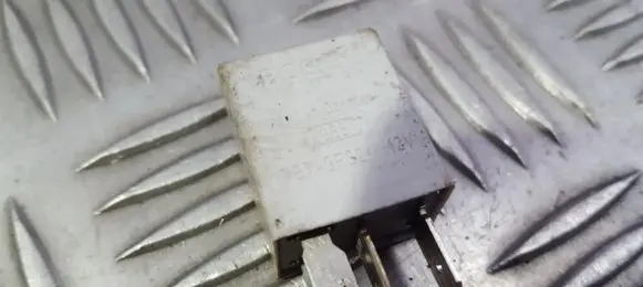 Volkswagen Caddy Other relay 1K0951253 0332011100