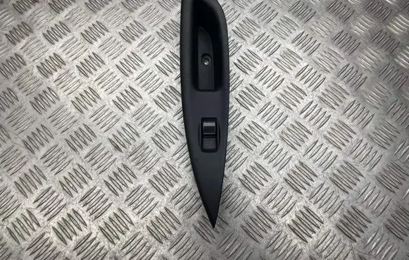 Mazda 6 Electric window control switch GJ6A685L8
