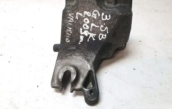 Mercedes-Benz GLK (X204) Engine mounting bracket A2722231004