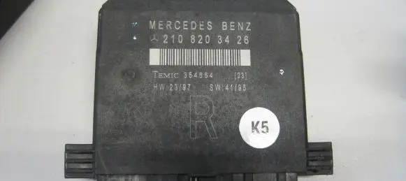 Mercedes-Benz E W210 Door control unit/module 2108203426