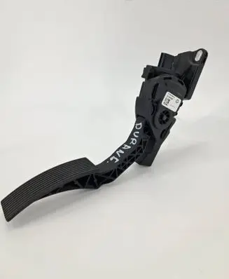 Accelerator throttle pedal