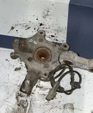 Chrysler Pacifica Front wheel hub