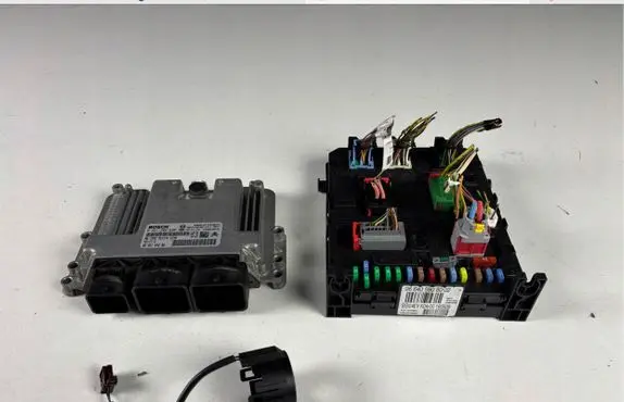 Citroen C4 I Picasso Engine control unit/module 0261S04690