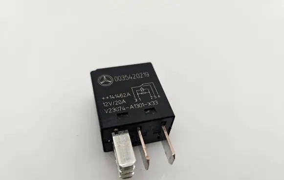 Mercedes-Benz C W203 Other relay 0035420219 V23074A1301X33