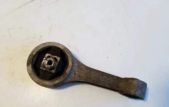 Volkswagen Polo V 6R Engine mount bracket