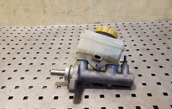Subaru Outback Master brake cylinder