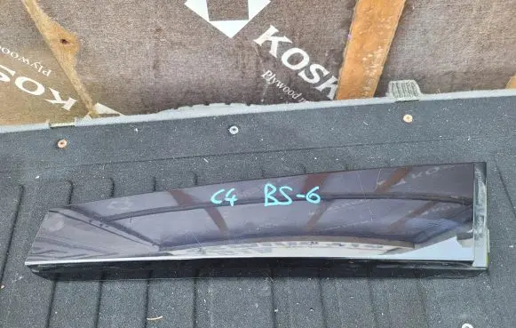 Citroen C4 II Front door glass trim molding 
