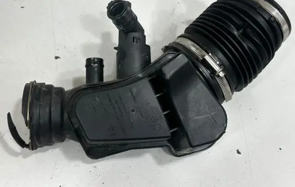 BMW X1 E84 Air intake hose/pipe 8601661 8609949