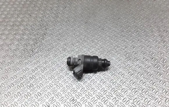 Audi A3 S3 8P Fuel injector 06A906031BT