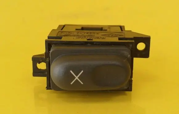 Renault Laguna I Central locking switch button 7700421088