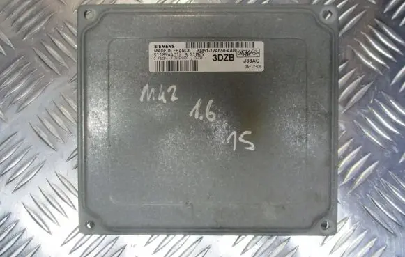 Ford Focus Engine control unit/module 6M51-12A650-AAB
