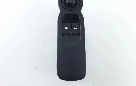 Renault Modus Electric window control switch 8200277630A