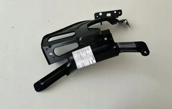 Audi A6 S6 C8 4K Fender mounting bracket 4K0821131