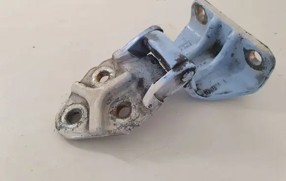 Iveco Daily 3rd gen Front door upper hinge