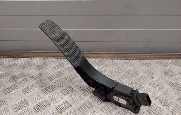 Chrysler Pacifica Accelerator throttle pedal 04581677AB