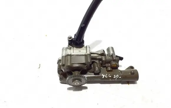 Mercedes-Benz GLC C253 Oil pump A2641802900